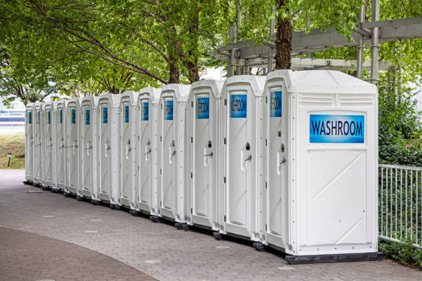 Porta potty delivery and setup in Lamont, CA